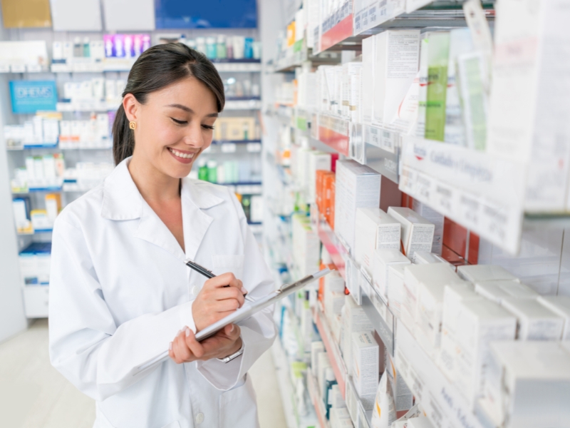 Apotheke: HV-Tisch mit Beratung