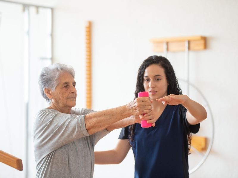 Ergotherapie Übung am Tisch