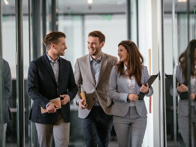 Geschäftsteam bei der digitalen Strategieplanung