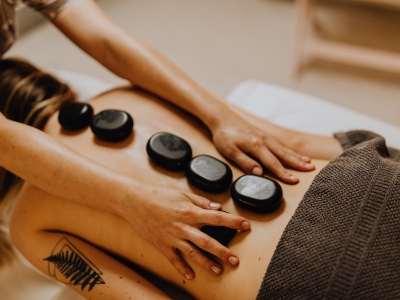 Wellnessraum mit Kerzen